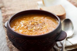 Receita Para o Inverno: Aprenda a Fazer um Caldinho de Feijão