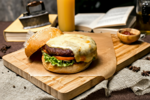 Hamburguer Com Gorgonzola e Mel Picante: Saiba Como Fazer